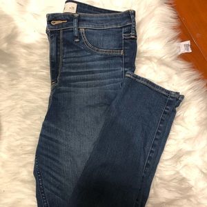 Hollister high rise jeans - size 9
